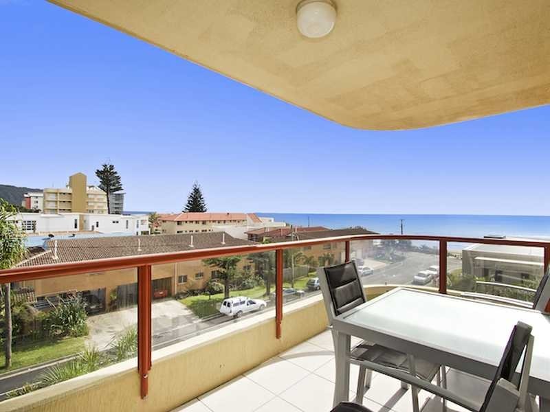 13/4 Twenty Fifth Avenue, Palm Beach QLD 4221