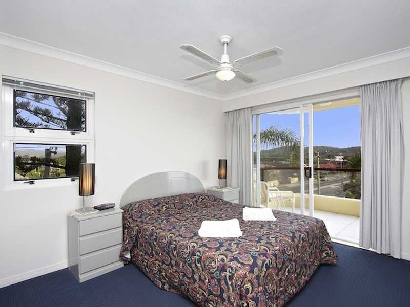 13/4 Twenty Fifth Avenue, Palm Beach QLD 4221