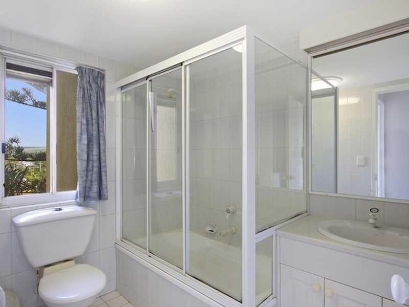 13/4 Twenty Fifth Avenue, Palm Beach QLD 4221