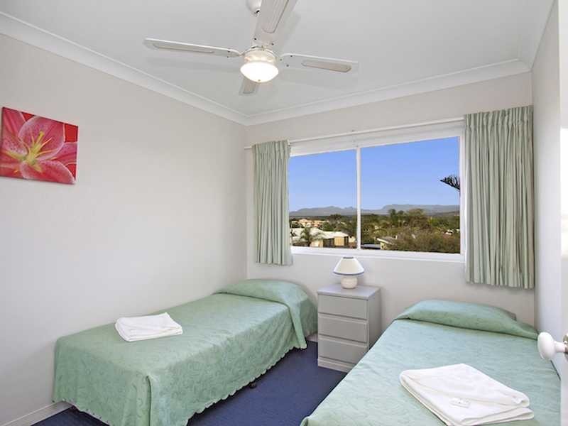 13/4 Twenty Fifth Avenue, Palm Beach QLD 4221