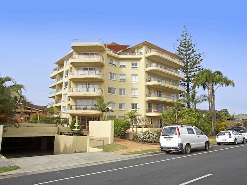 13/4 Twenty Fifth Avenue, Palm Beach QLD 4221