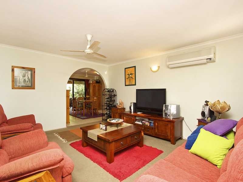 8 Ironbark Street, Elanora QLD 4221