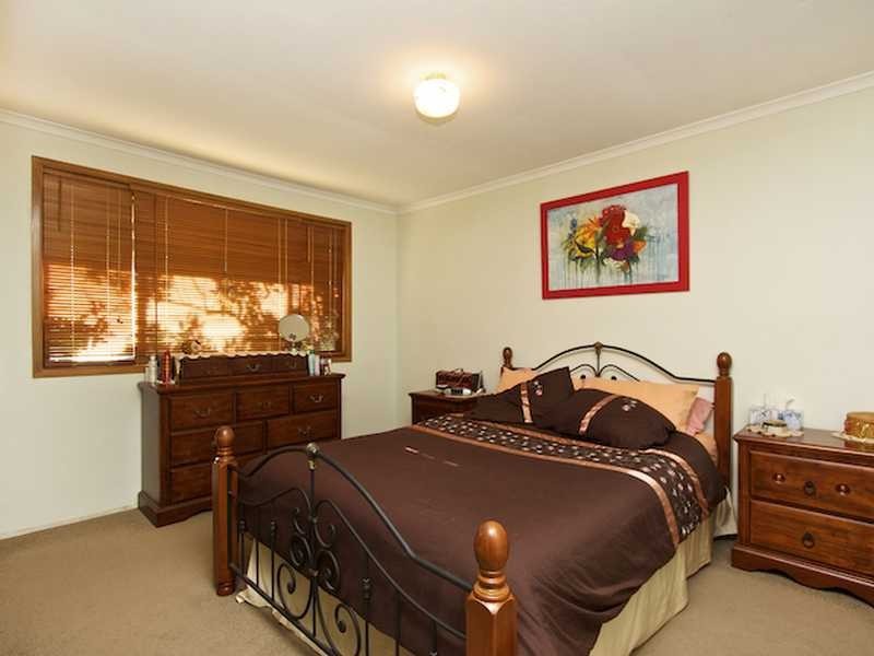 8 Ironbark Street, Elanora QLD 4221