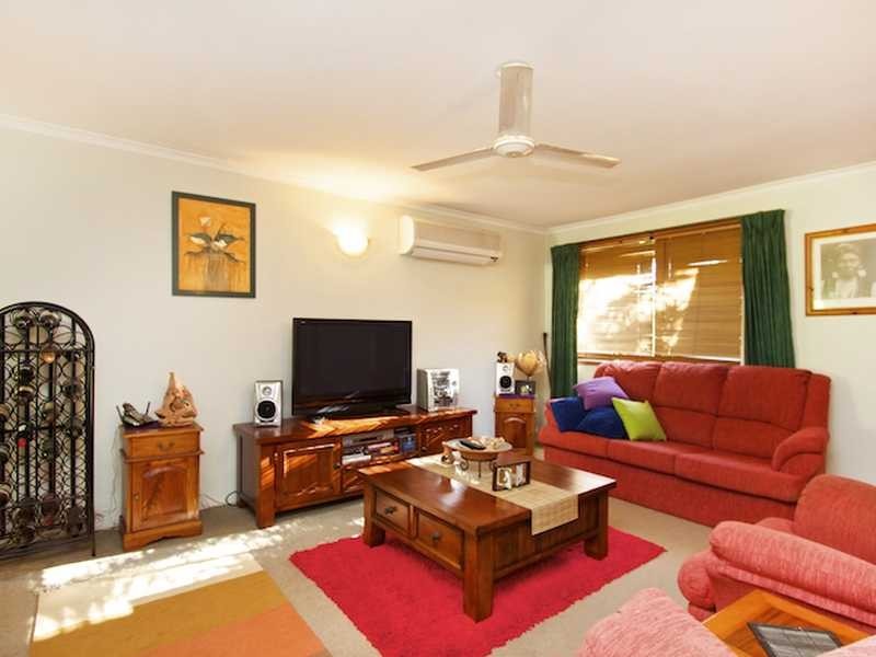 8 Ironbark Street, Elanora QLD 4221