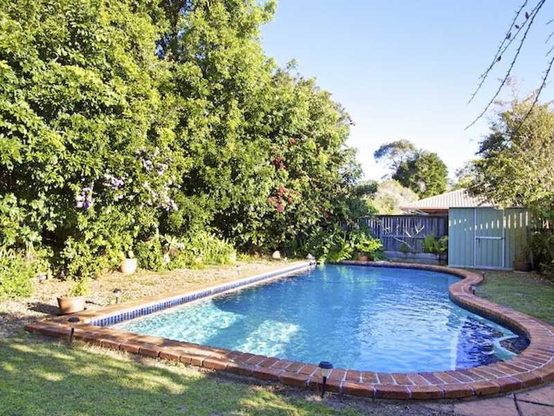 8 Ironbark Street, Elanora QLD 4221