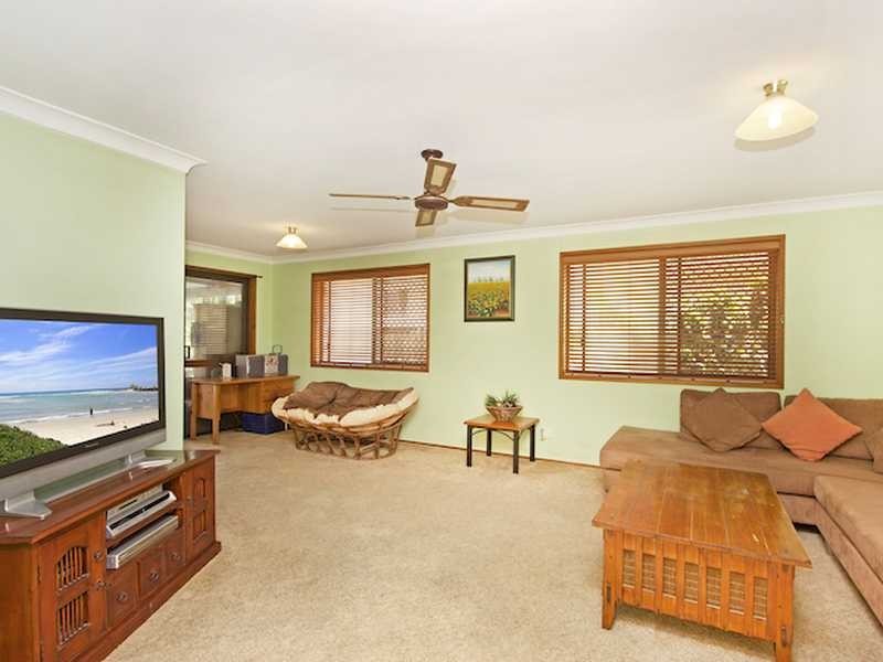 29 Mallawa Drive, Palm Beach QLD 4221