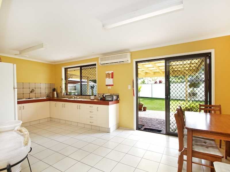 1 Seabrook Street, Elanora QLD 4221