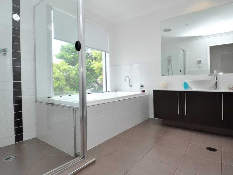 34 Twenty Fourth Avenue, Palm Beach QLD 4221