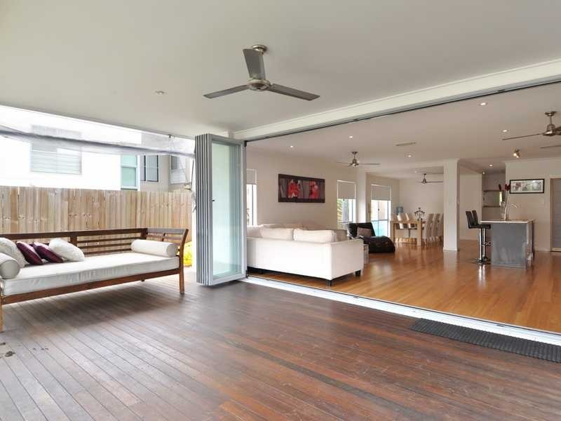 34 Twenty Fourth Avenue, Palm Beach QLD 4221