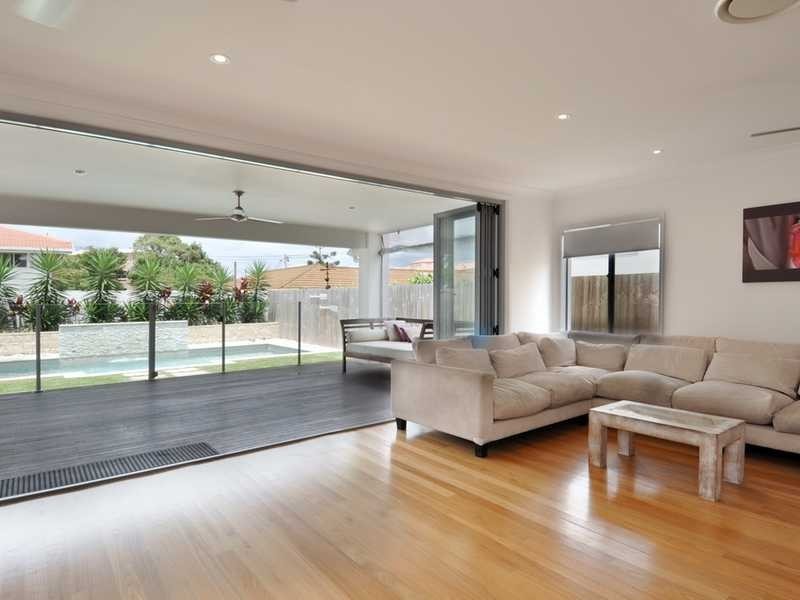 34 Twenty Fourth Avenue, Palm Beach QLD 4221