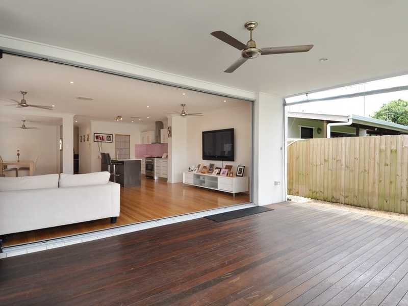 34 Twenty Fourth Avenue, Palm Beach QLD 4221