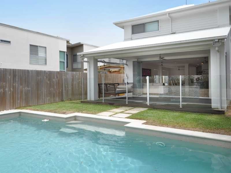 34 Twenty Fourth Avenue, Palm Beach QLD 4221