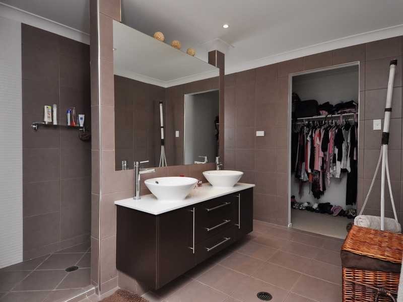34 Twenty Fourth Avenue, Palm Beach QLD 4221