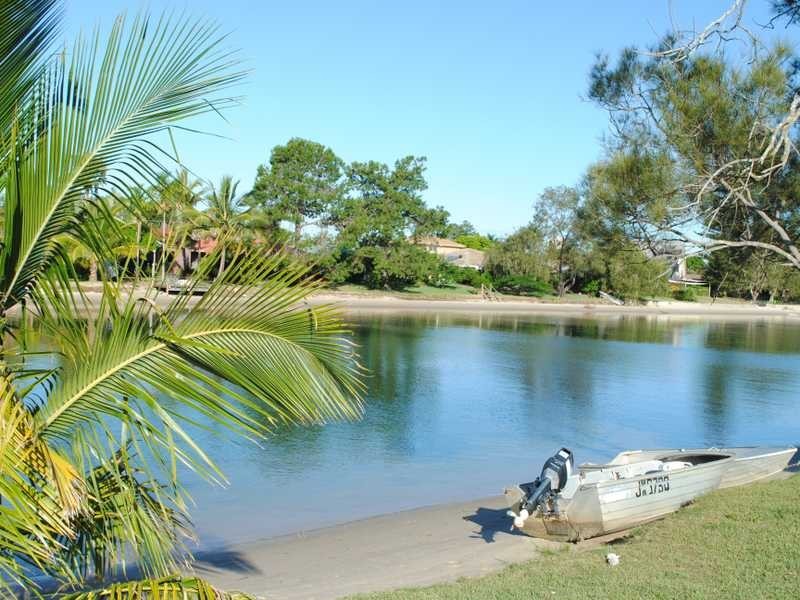 16 Mallawa Drive, Palm Beach QLD 4221