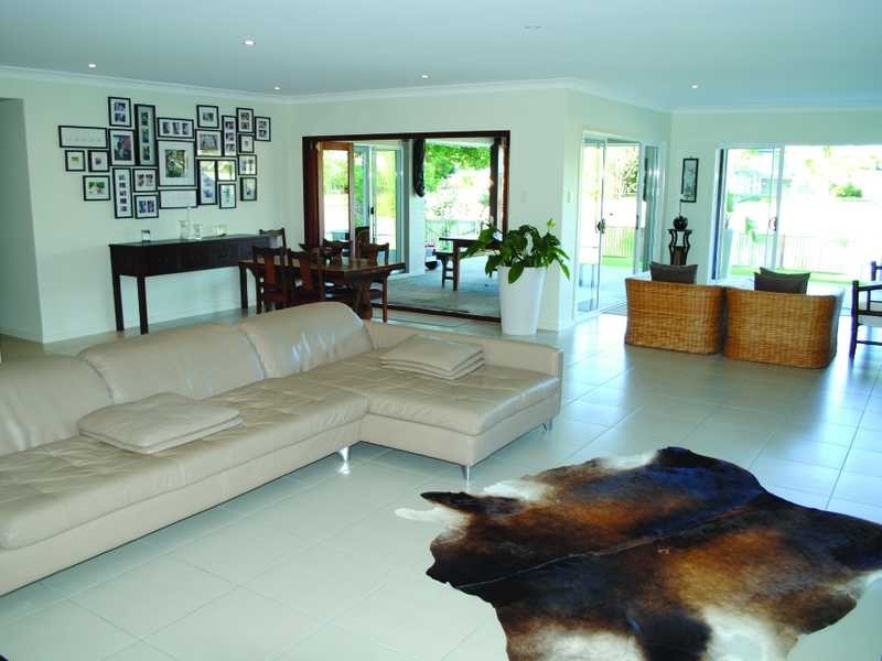 16 Mallawa Drive, Palm Beach QLD 4221