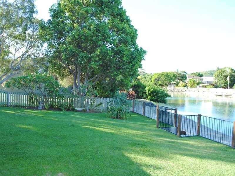 16 Mallawa Drive, Palm Beach QLD 4221