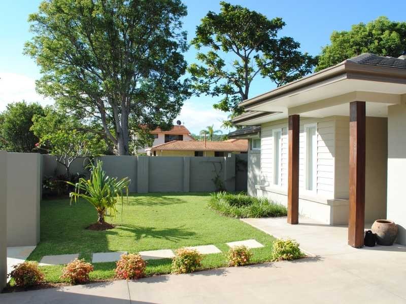 16 Mallawa Drive, Palm Beach QLD 4221