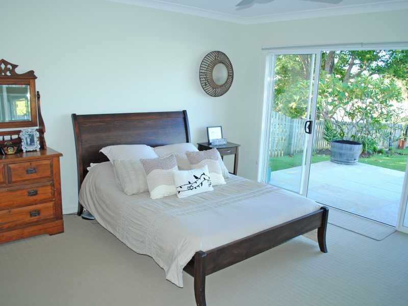 16 Mallawa Drive, Palm Beach QLD 4221