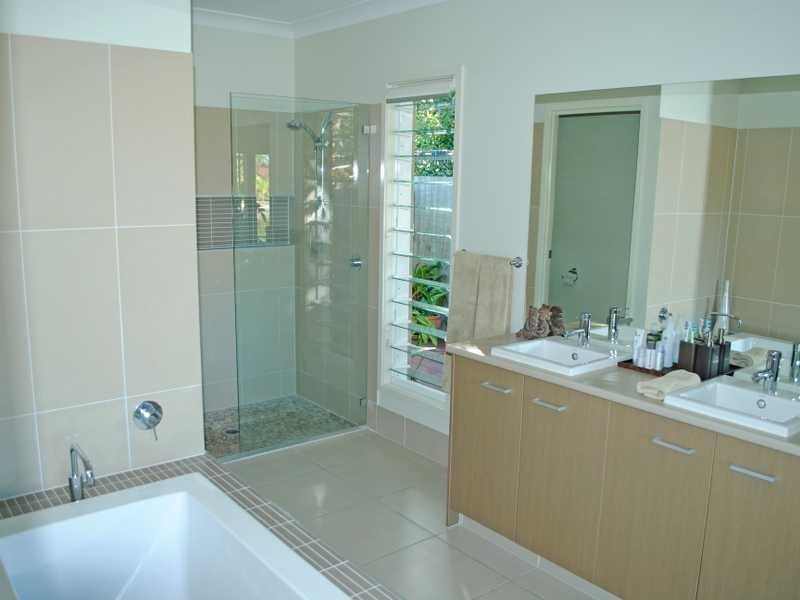 16 Mallawa Drive, Palm Beach QLD 4221