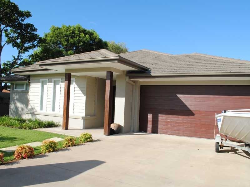 16 Mallawa Drive, Palm Beach QLD 4221