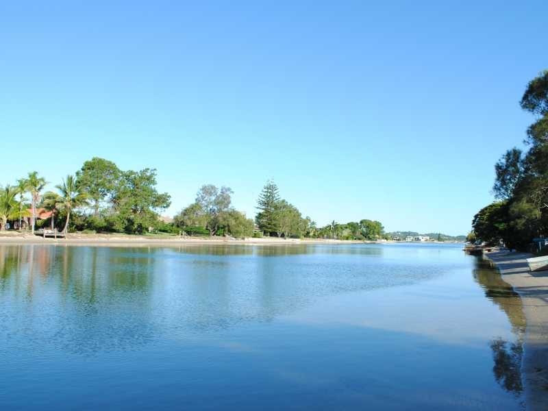 16 Mallawa Drive, Palm Beach QLD 4221