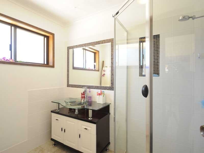 28 Larch Street, Tallebudgera QLD 4228