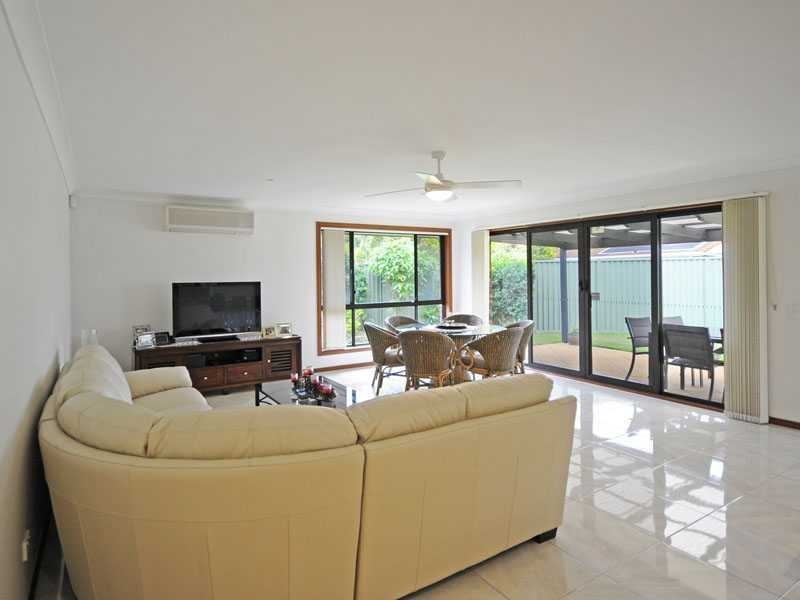 35 Angelica Street, Elanora QLD 4221