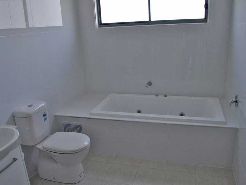 2/14 Sarawak Avenue, Palm Beach QLD 4221