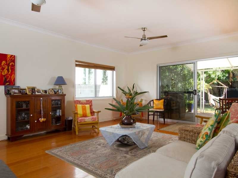 22 Jefferson Lane, Palm Beach QLD 4221