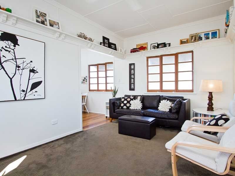 18 Currumbin Creek Road, Currumbin Waters QLD 4223