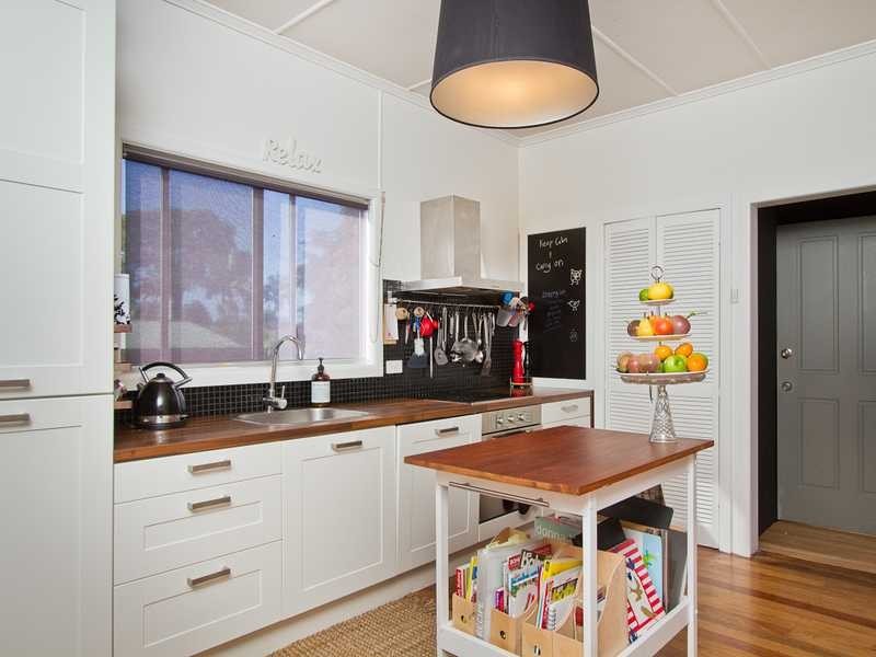 18 Currumbin Creek Road, Currumbin Waters QLD 4223