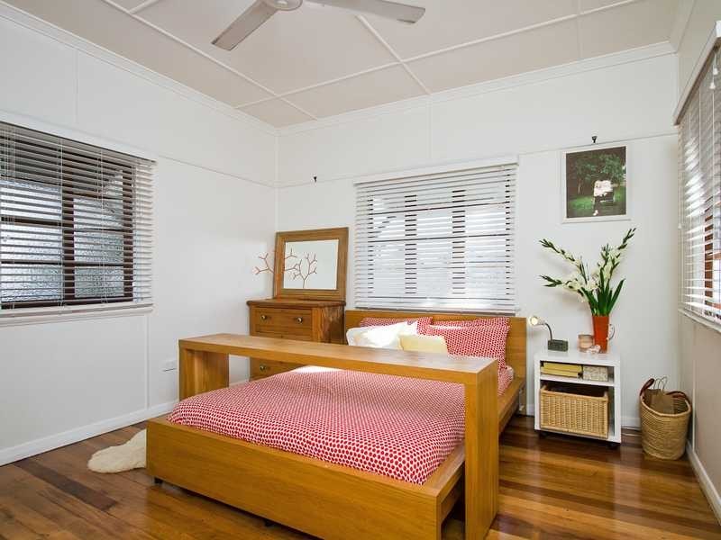 18 Currumbin Creek Road, Currumbin Waters QLD 4223