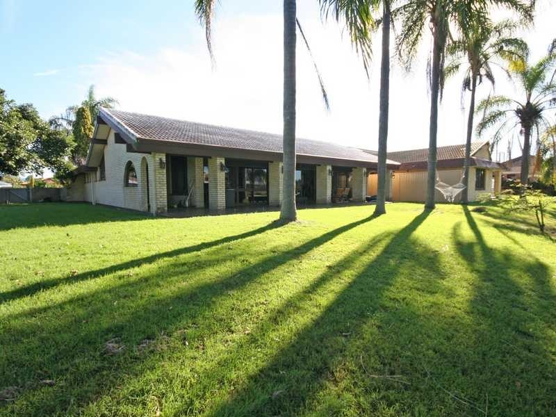 118 Mallawa Drive, Palm Beach QLD 4221