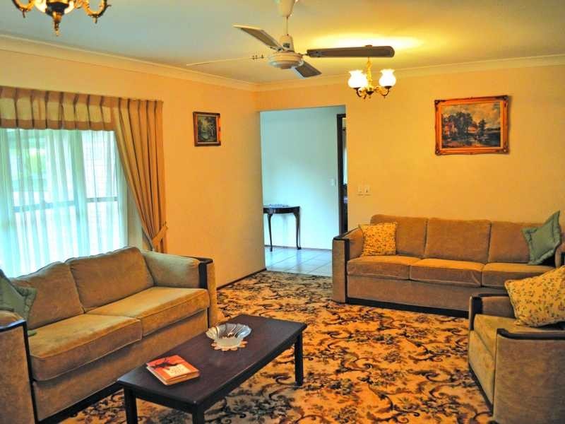 24 Currant Street, Elanora QLD 4221