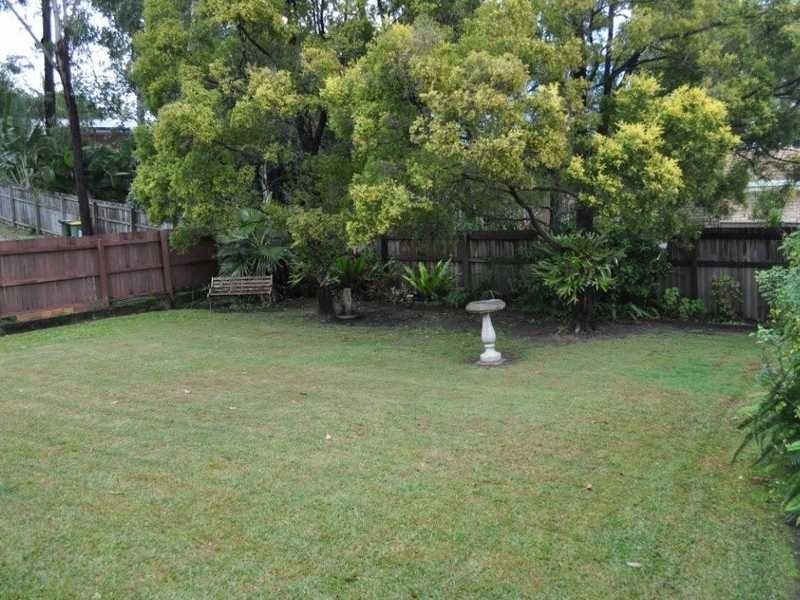 24 Currant Street, Elanora QLD 4221