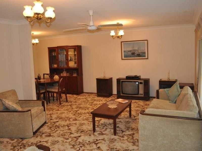 24 Currant Street, Elanora QLD 4221