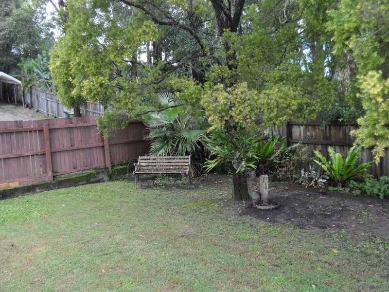 24 Currant Street, Elanora QLD 4221