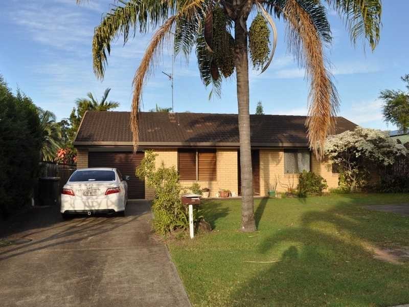 11 Walnut Street, Elanora QLD 4221