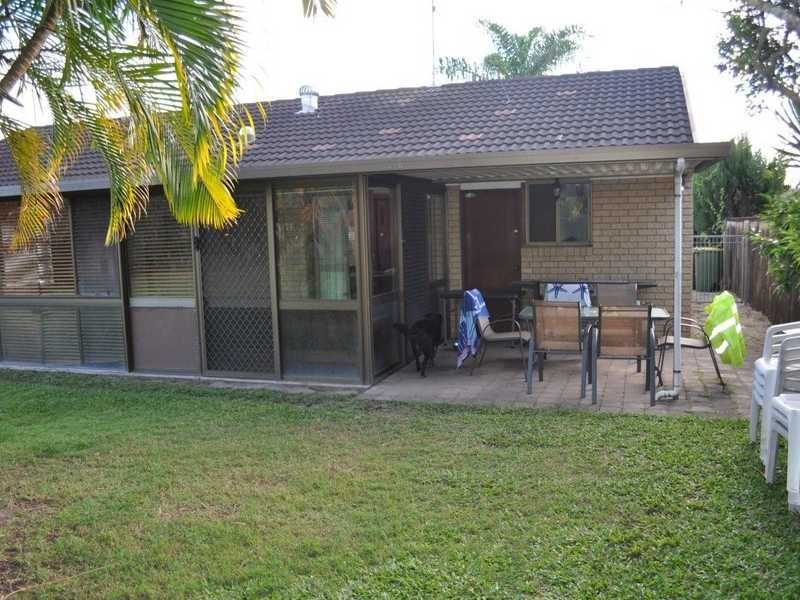 11 Walnut Street, Elanora QLD 4221