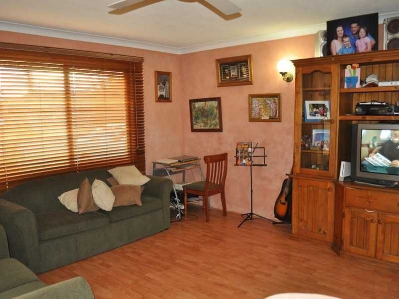 11 Walnut Street, Elanora QLD 4221