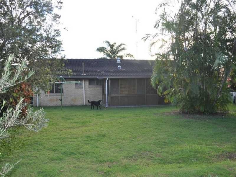 11 Walnut Street, Elanora QLD 4221