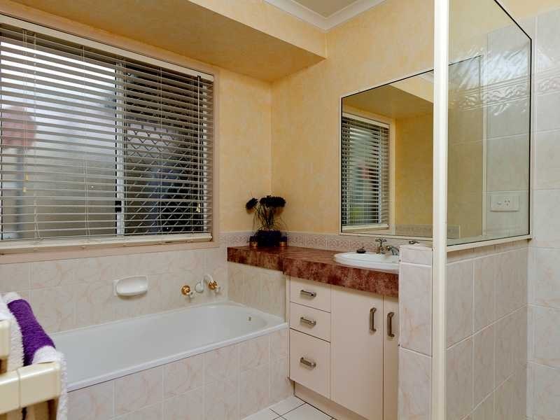 6 Holst Place, Currumbin Waters QLD 4223