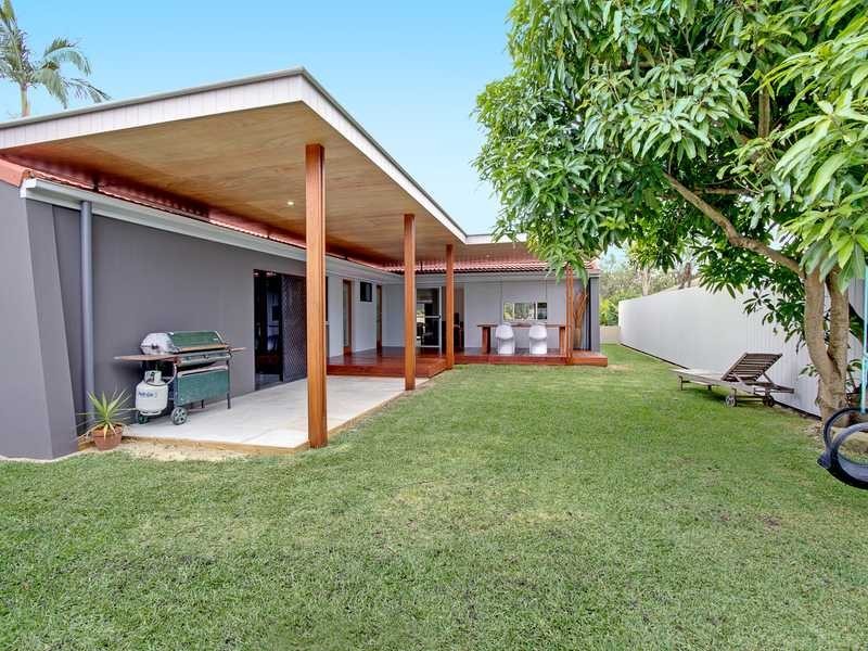 21 Melaleuca Drive, Palm Beach QLD 4221