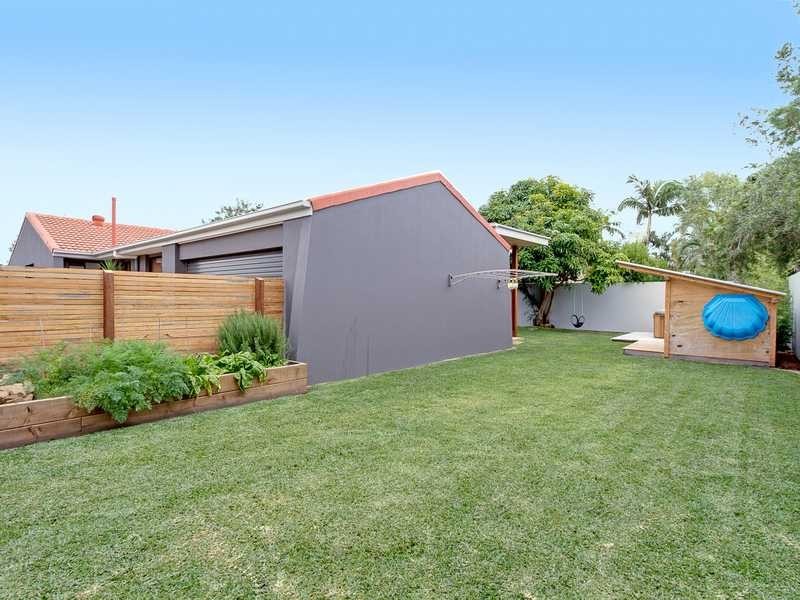 21 Melaleuca Drive, Palm Beach QLD 4221