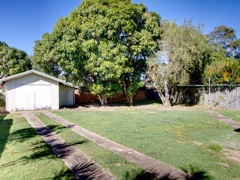 34 Tenth Avenue, Palm Beach QLD 4221