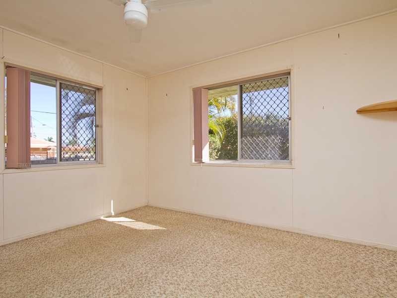 34 Tenth Avenue, Palm Beach QLD 4221