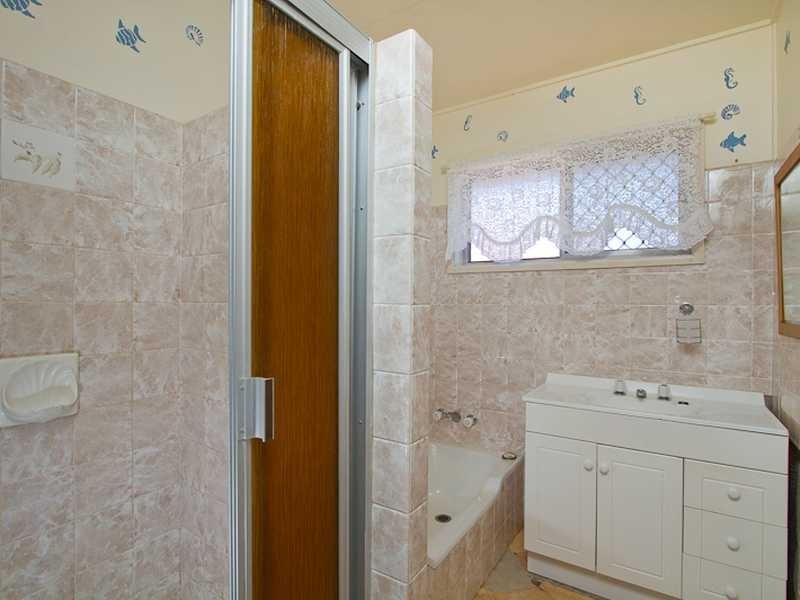 34 Tenth Avenue, Palm Beach QLD 4221