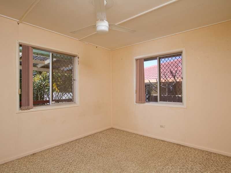 34 Tenth Avenue, Palm Beach QLD 4221