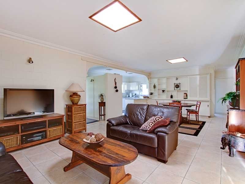 20 Flores Street, Palm Beach QLD 4221