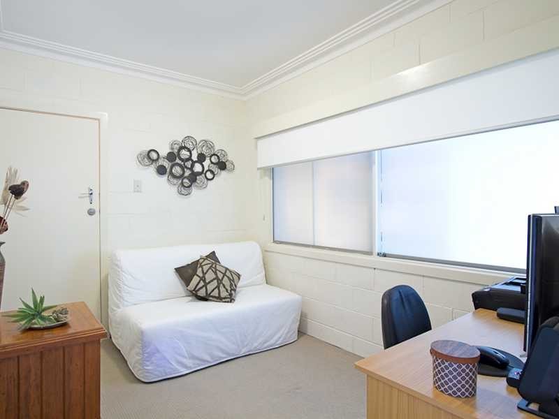 20 Flores Street, Palm Beach QLD 4221